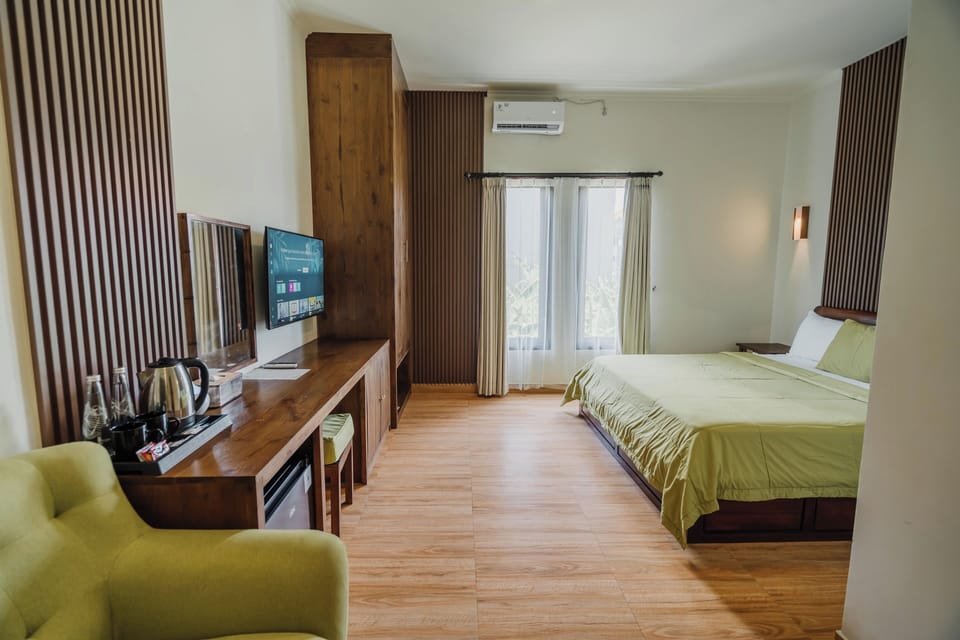 In-room safe, desk, laptop workspace, free WiFi