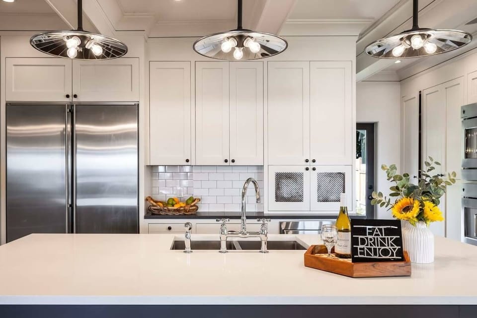 The huge countertop for you! Chef!