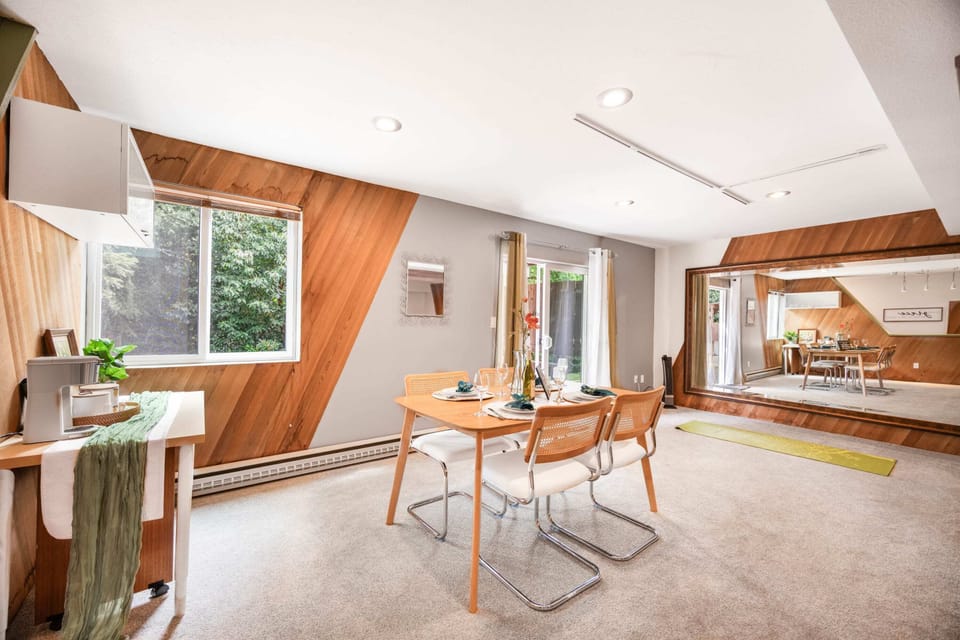 Enjoy your meal in the huge space with bright natural light