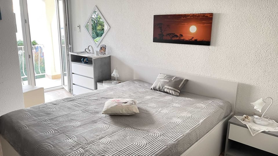 Double Room (Apartments Belenum - Double Room with) | 3 bedrooms, free WiFi
