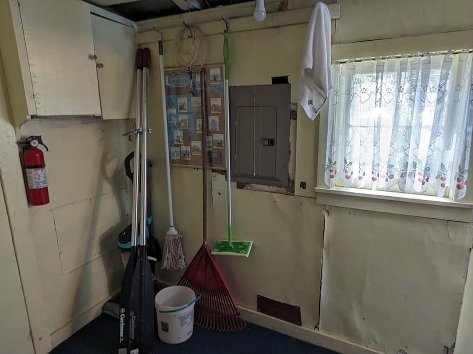 breezeway - storage area by bathroom