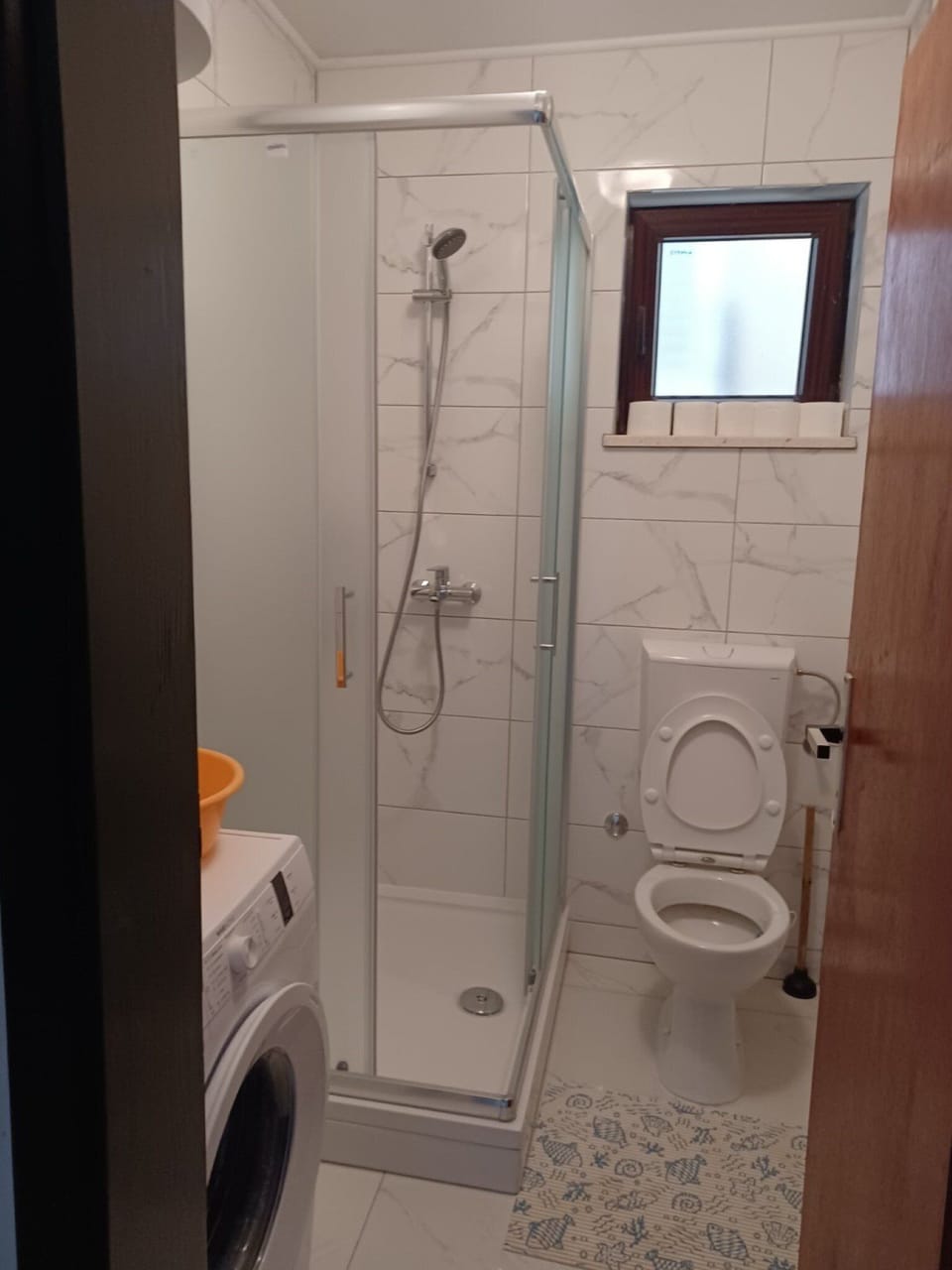 Apartment (Two bedroom apartment with Terrace) | Bathroom | Shower, towels