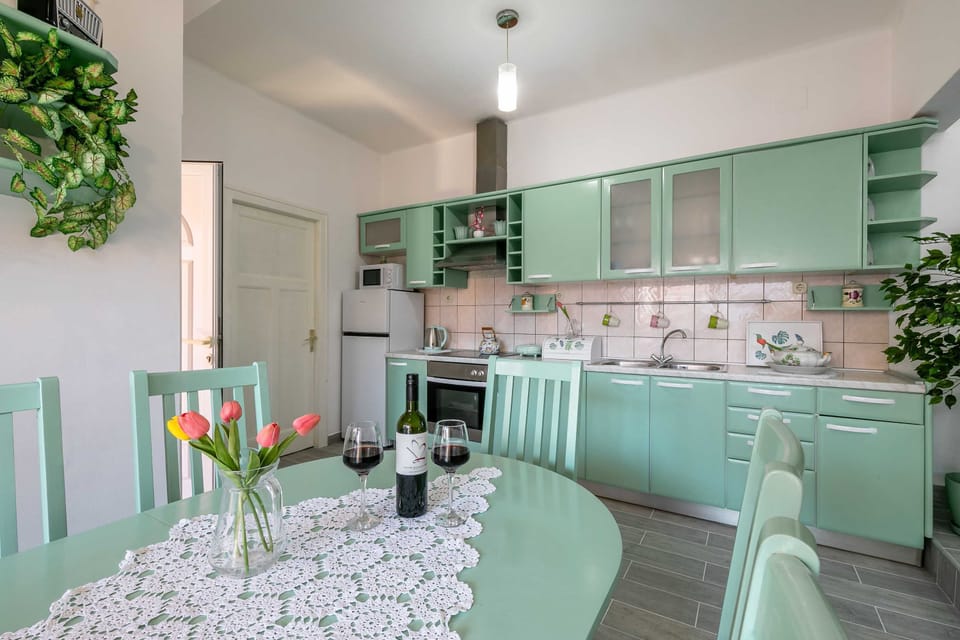 House (Three Bedroom Holiday Home with Sea V) | Private kitchen | Fridge
