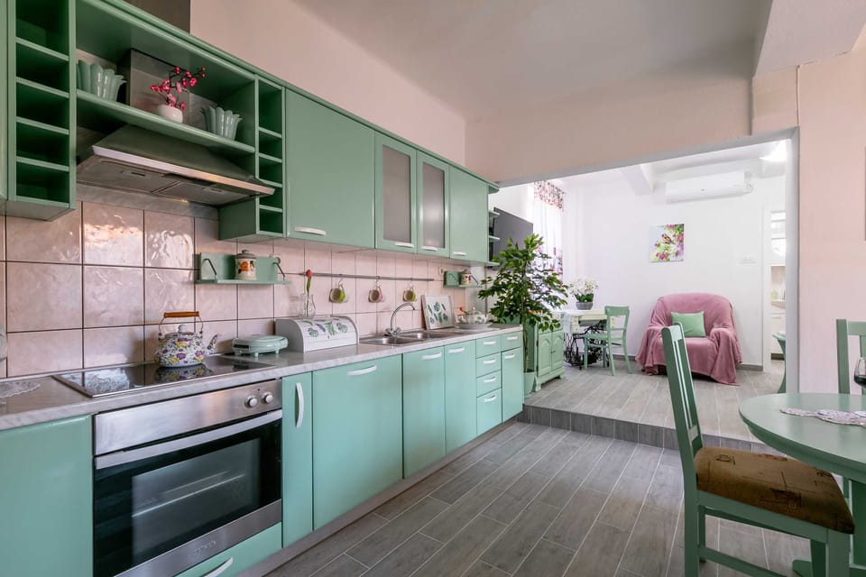 House (Three Bedroom Holiday Home with Sea V) | Private kitchen | Fridge
