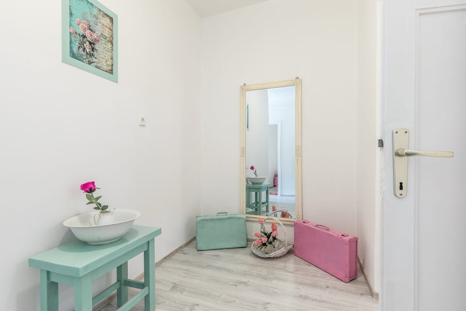 House (Three Bedroom Holiday Home with Sea V) | Interior