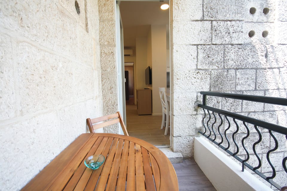 Apartment (Apartment Goge - One-Bedroom Apartmen) | Balcony