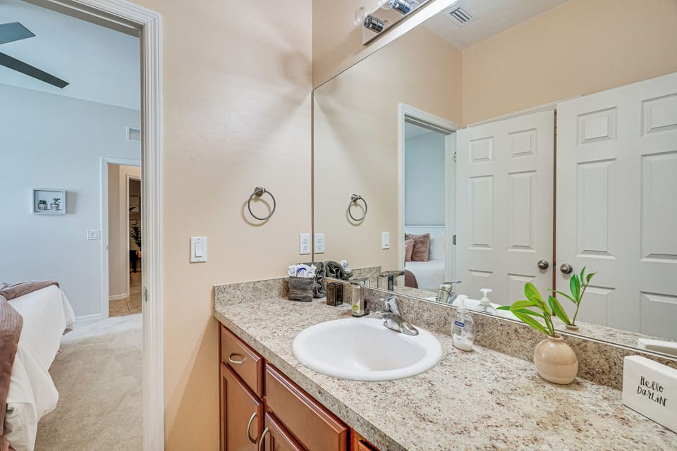 6 Mi to Beach: Cape Coral Home w/ Screened Lanai Cottage in Cape Coral