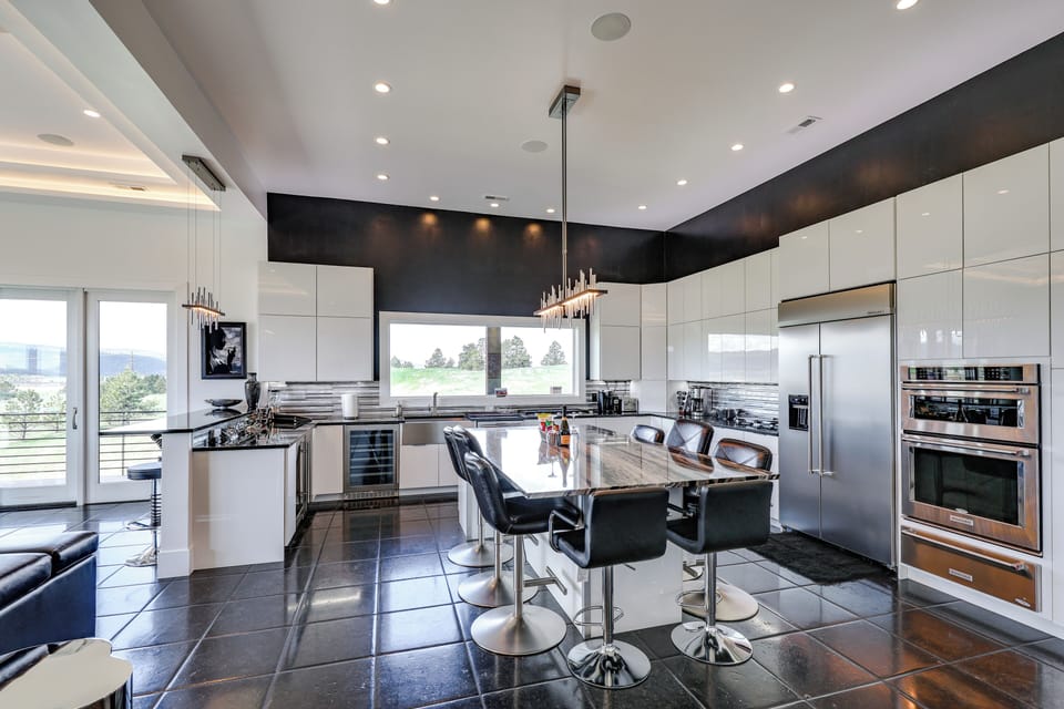 House (5 Bedrooms) | Interior