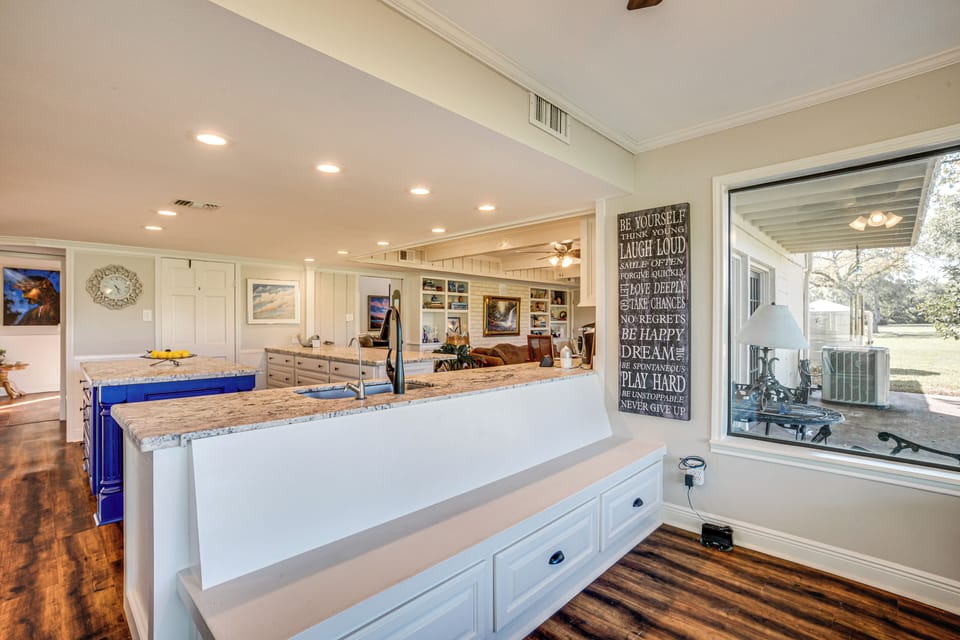 House (5 Bedrooms) | Interior