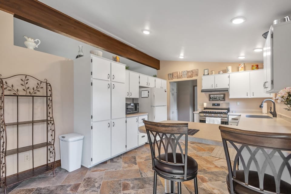 House, 3 Bedrooms | Private kitchen | Coffee/tea maker, fridge, oven, toaster
