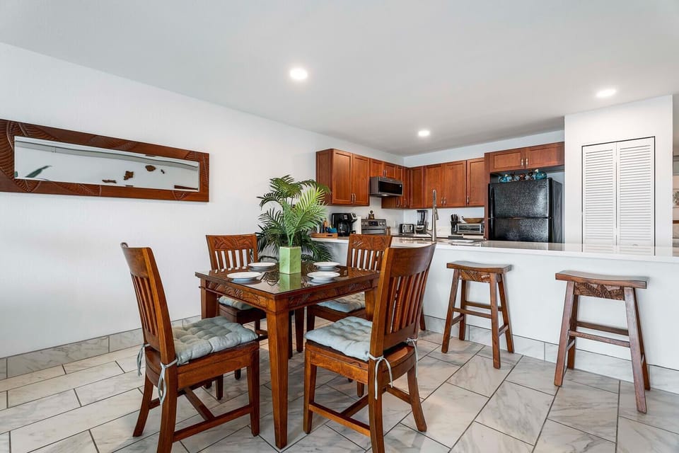 Dining area with seating for four, ideal for shared meals and scenic sunsets.