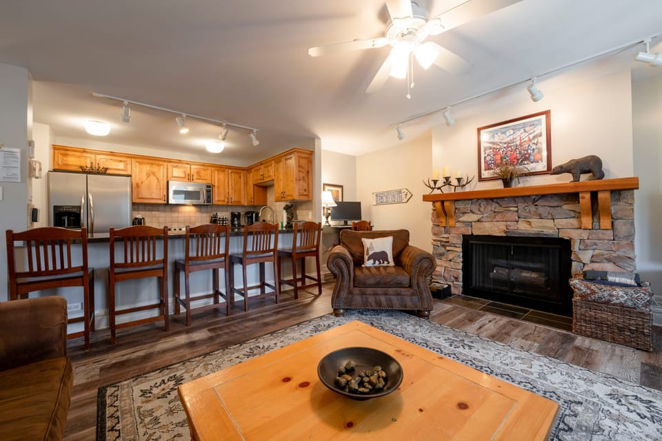 Large granite eating counter with 6 chairs (6th chair is at the desk in corner.)