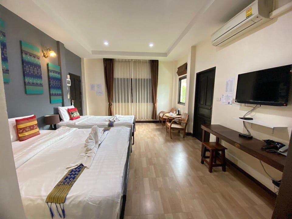 Triple Room  | Desk, rollaway beds, free WiFi