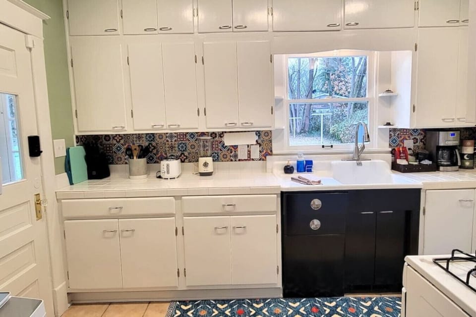 Galley Kitchen with Stackable Washer and Dryer for Optimal Convenience - Cairo St Bungalow Midterm Rental in Springfield, MO
