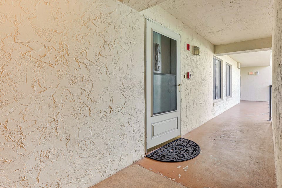 Condo Exterior | Elevator Access