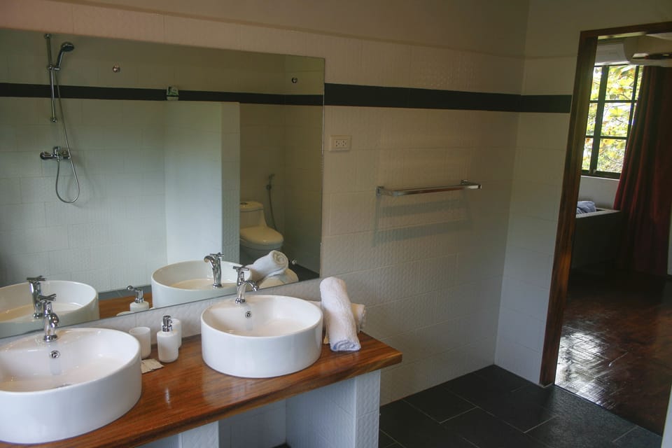 Junior Suite, 1 Bedroom, Sea View | Bathroom | Shower, free toiletries, hair dryer, towels