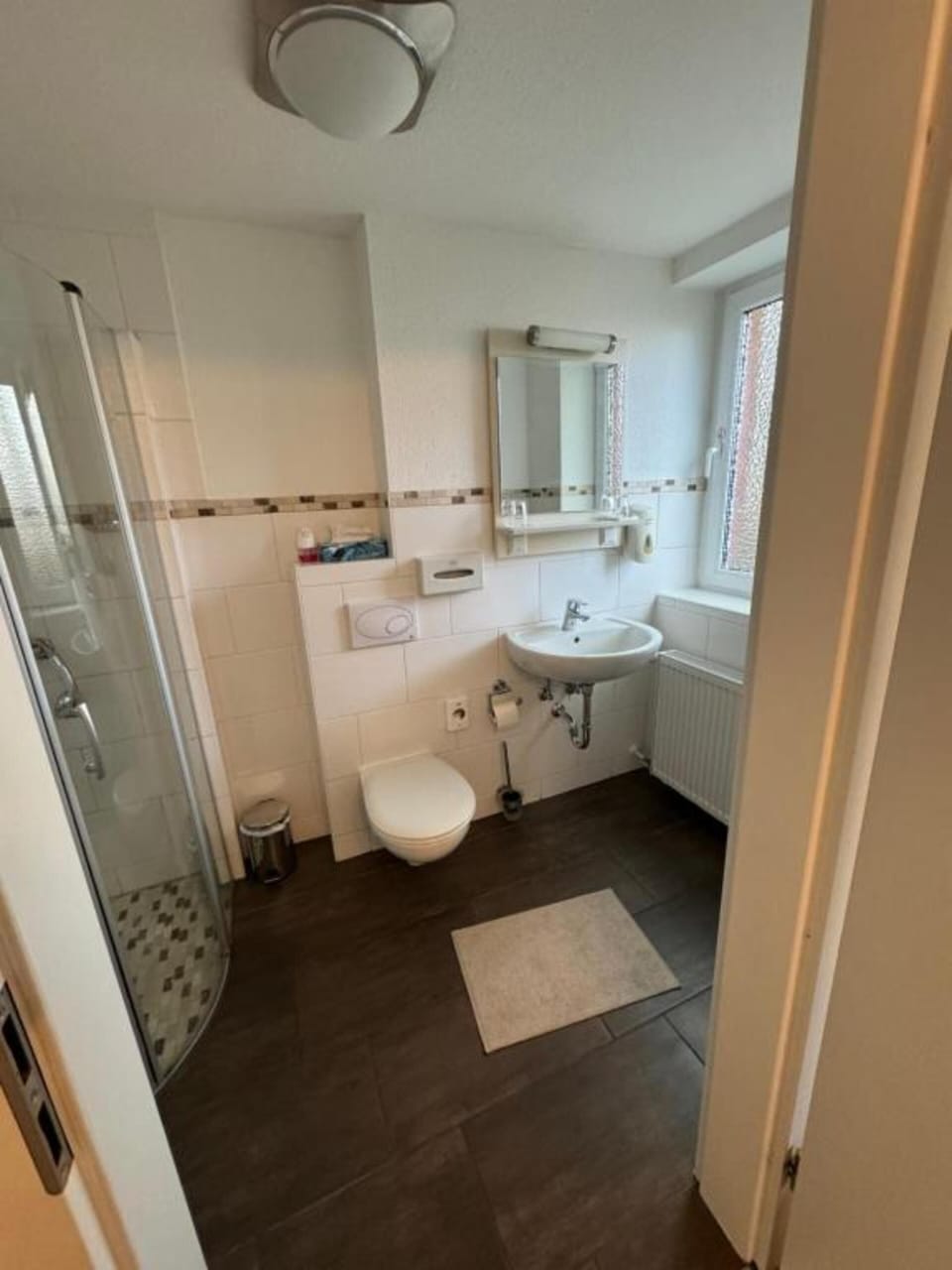 Basic Room | Bathroom | Shower, hair dryer, towels