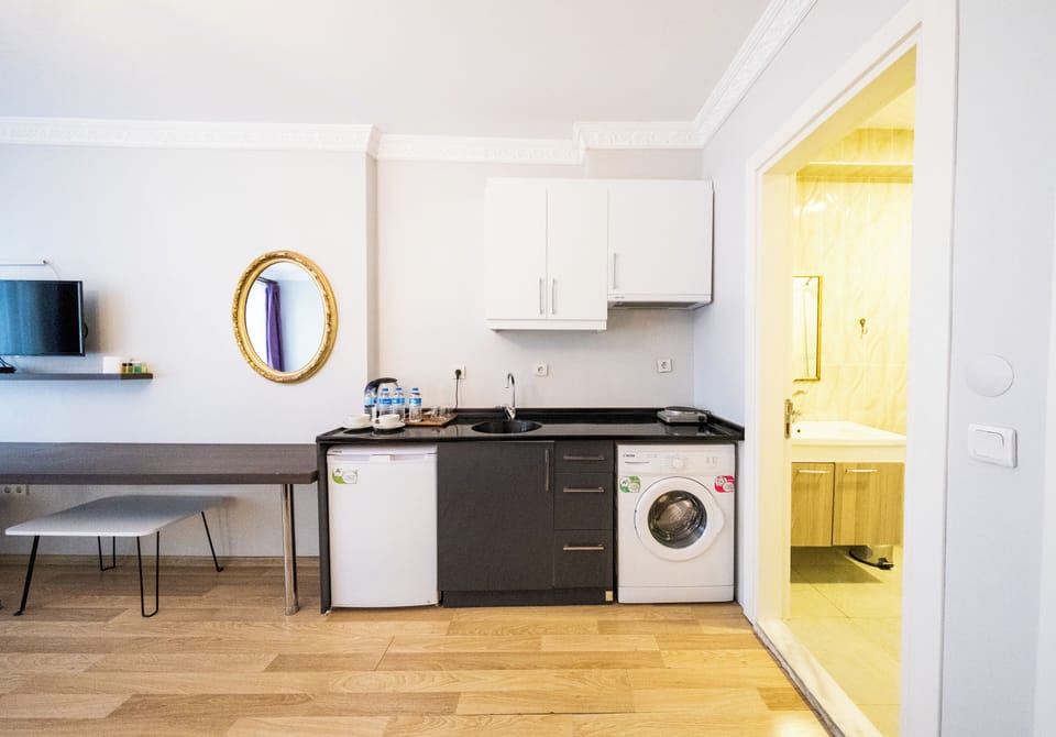 Superior Quadruple Room | Private kitchen | Mini-fridge, stovetop, coffee/tea maker, electric kettle