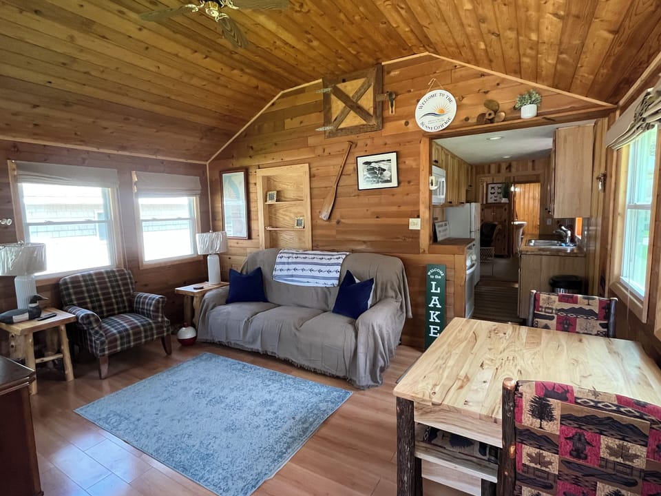 Sunroom, reclining sofa, dining area, smart tv and more!