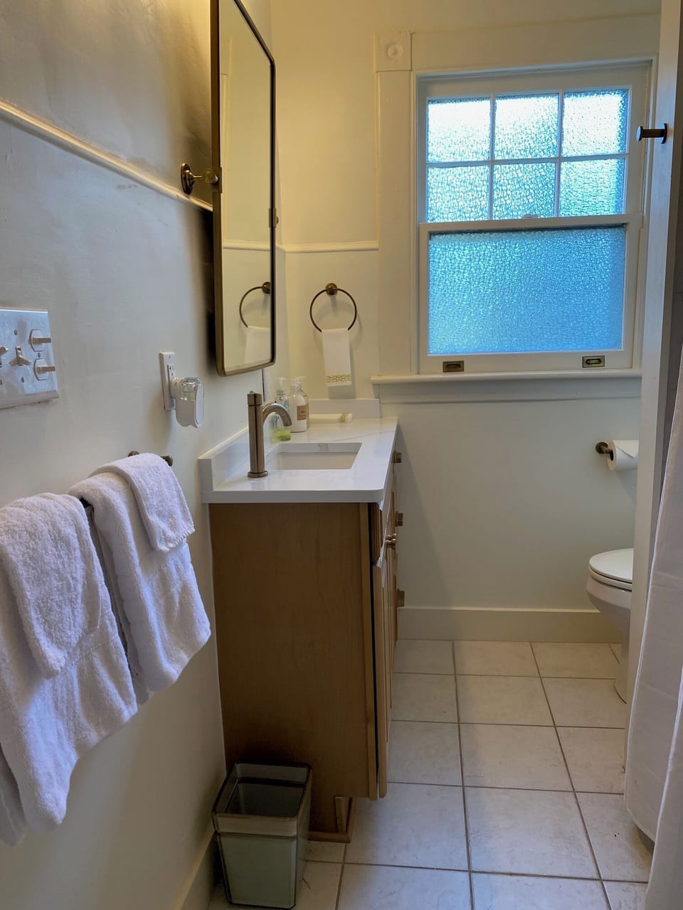 Bathroom with shower/tub combo