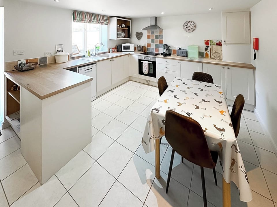 Open plan living space | Lily Pad 5 - Lily Pad Cottages, Nassington, near Stamford