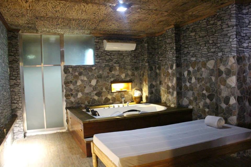 Sauna, hot tub, body treatments, body scrubs, facials, 4 treatment rooms