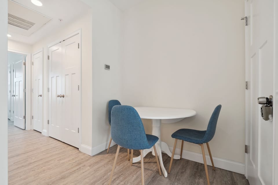 3-seater dining table off of kitchen
