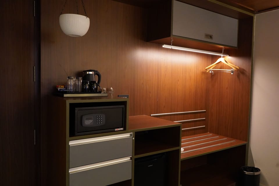 Deluxe Room | Coffee and/or coffee maker