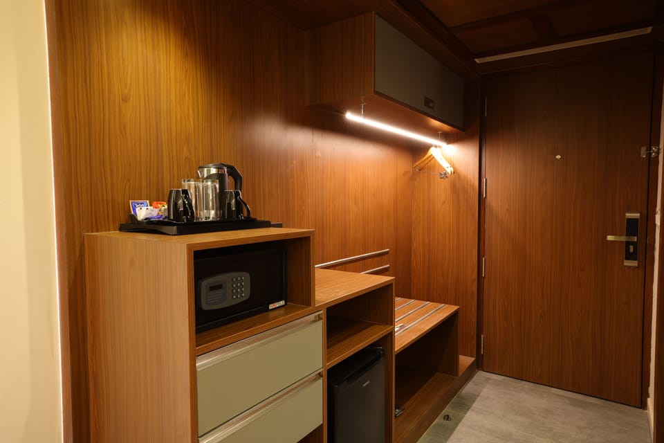 Superior Room | In-room safe, desk, laptop workspace, soundproofing