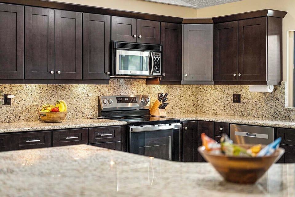 Enjoy Prepping Meals in this Upscale Kitchen