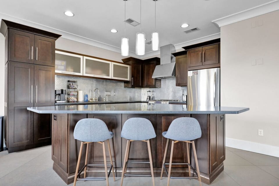 Who`s up for a snack and a glass of your favorite beverage?