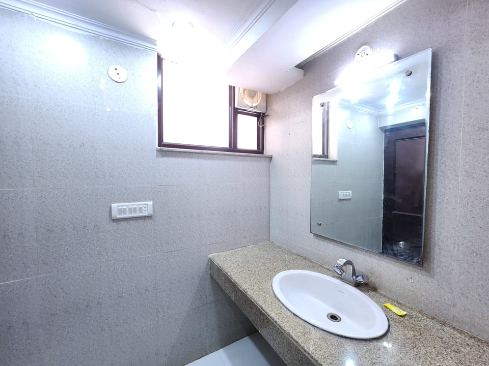 Standard Room | Bathroom | Shower, towels