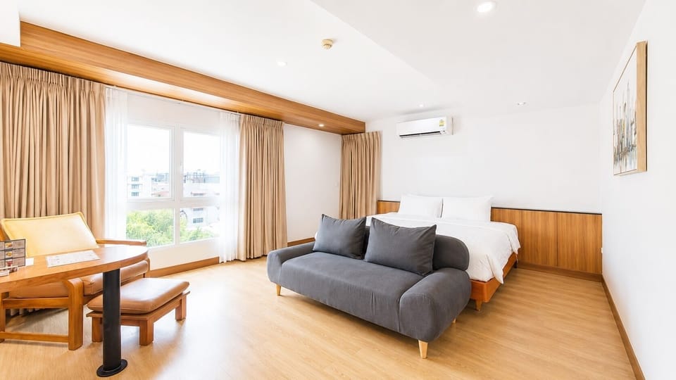 Premier Deluxe Double Room | Premium bedding, desk, laptop workspace, blackout drapes