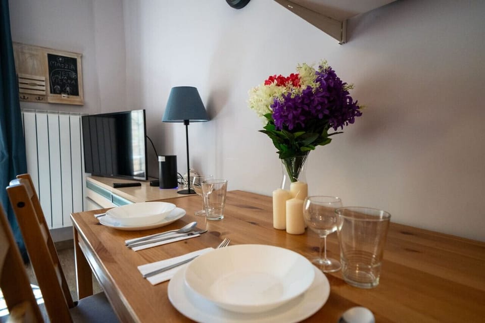 Dining Area | Book Now with RENTUJEMY