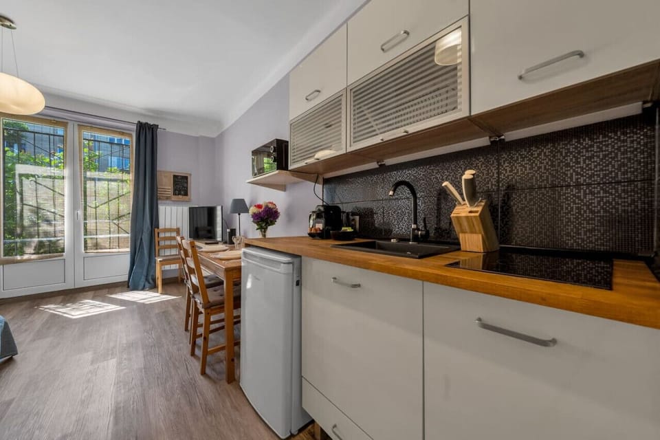 Fully Equipped Kitchen | Book Now with RENTUJEMY