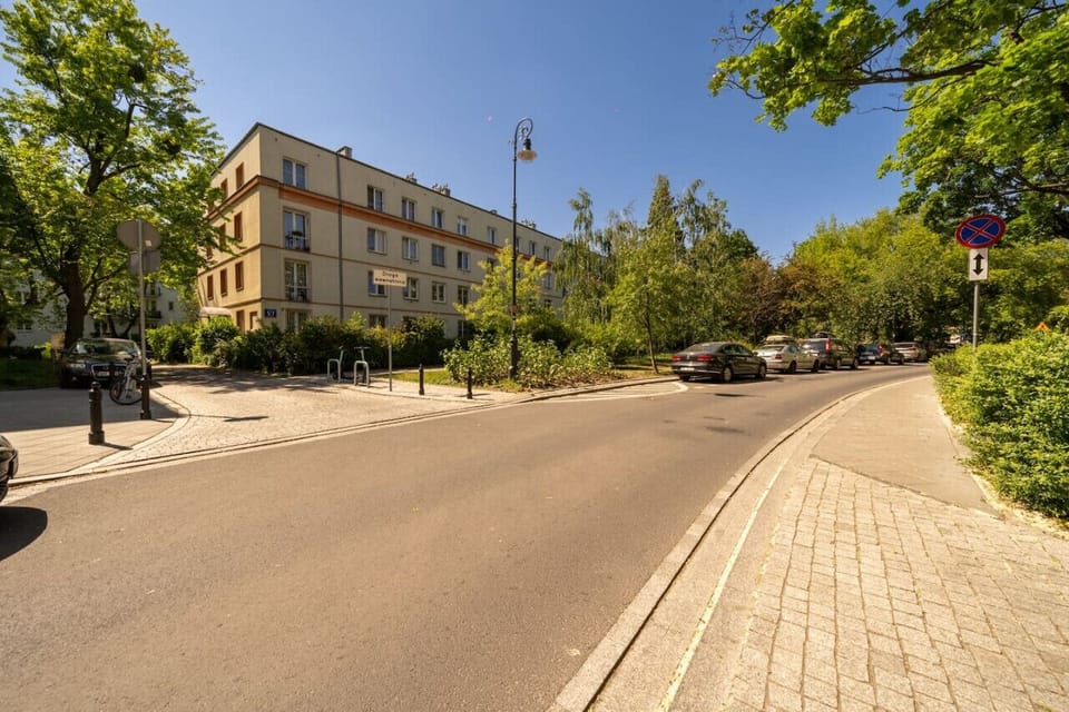 Quiet and Safe Neighbourhood | Book Now with RENTUJEMY