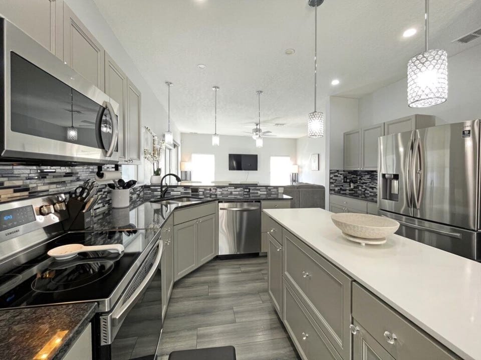 8-Kitchen.jpg