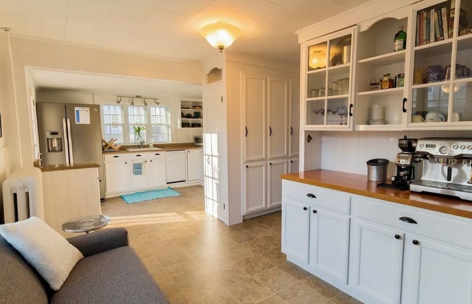 Kitchen Sitting area, Drink Bar, looking into kitchen