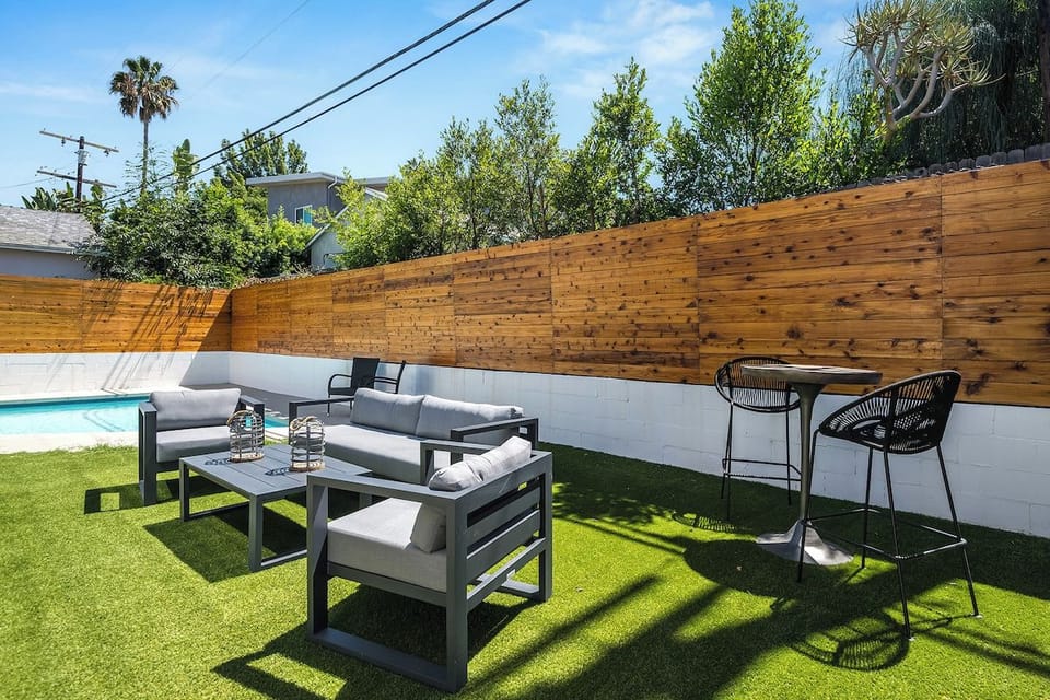 The Modern Serenity Retreat House in Encino