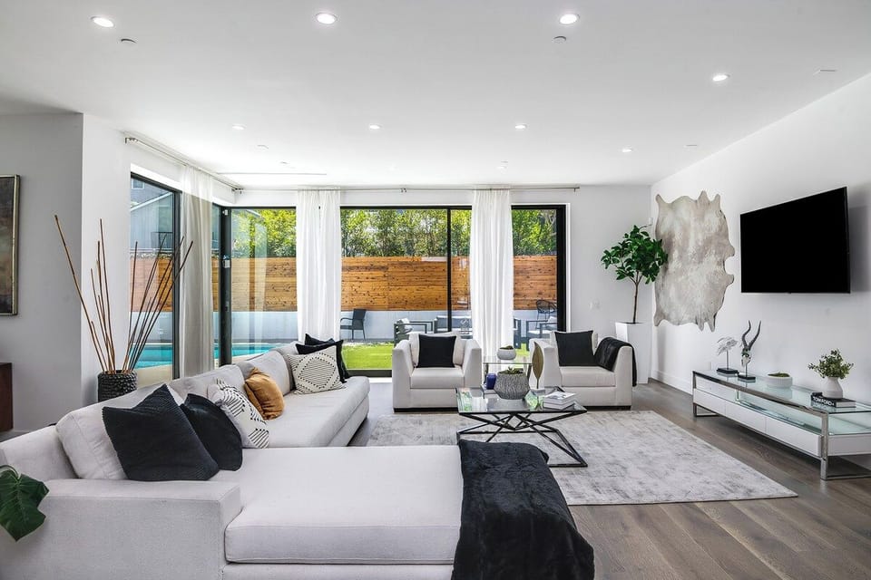The Modern Serenity Retreat House in Encino