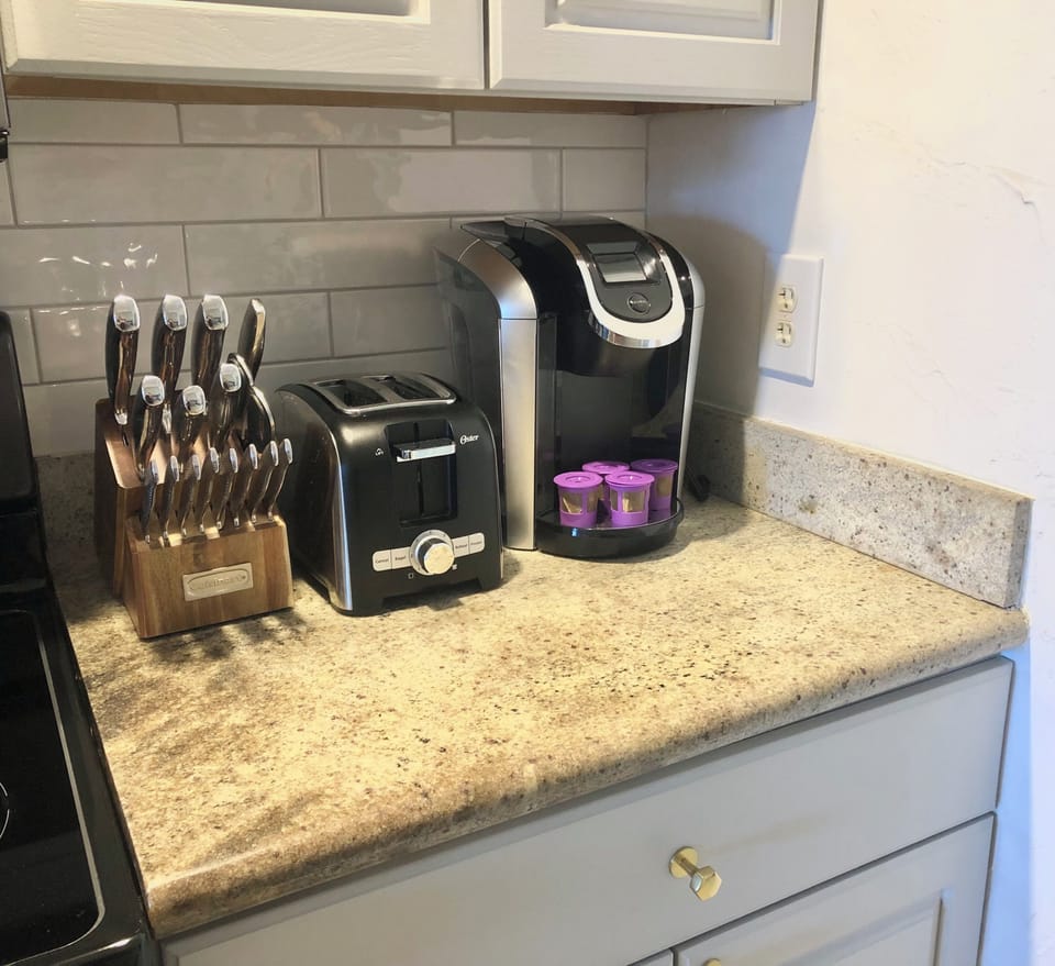 Hammered steel knife set, toaster, Keurig coffee machine with refillable k-cups