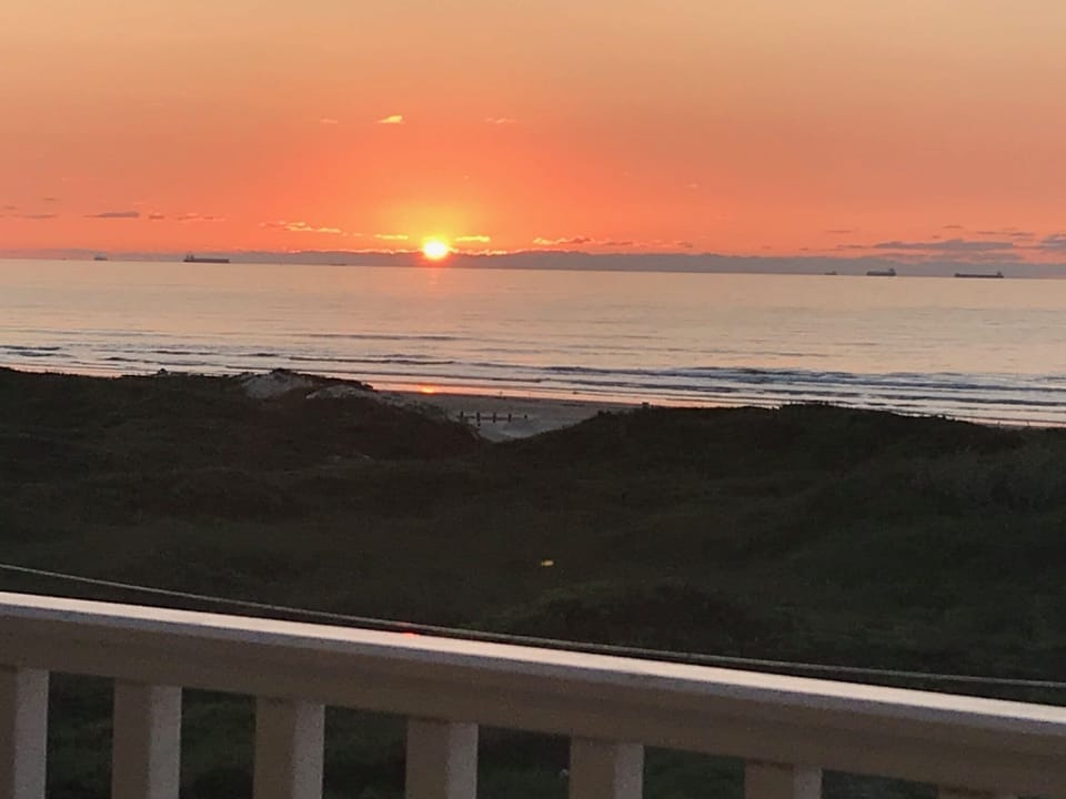 Room, 1 Bedroom | Beach/ocean view