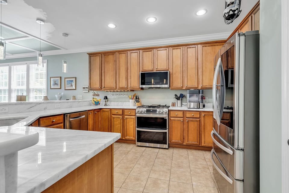 Large complete kitchen 😋 