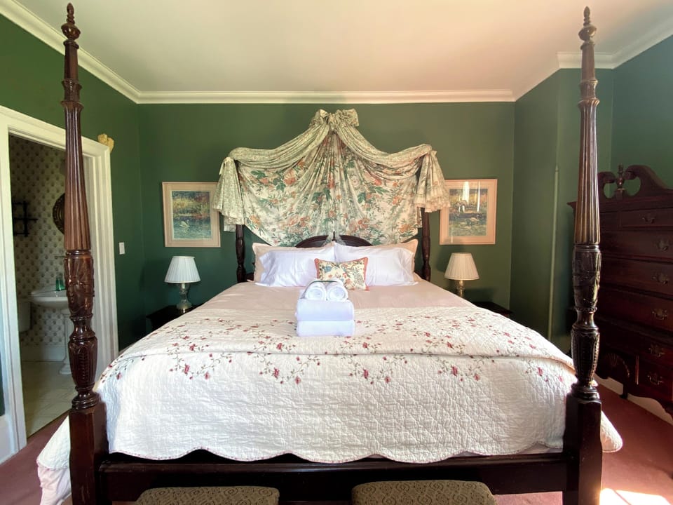 Standard Single Room, 1 King Bed, Garden View | Pillowtop beds, iron/ironing board, free WiFi