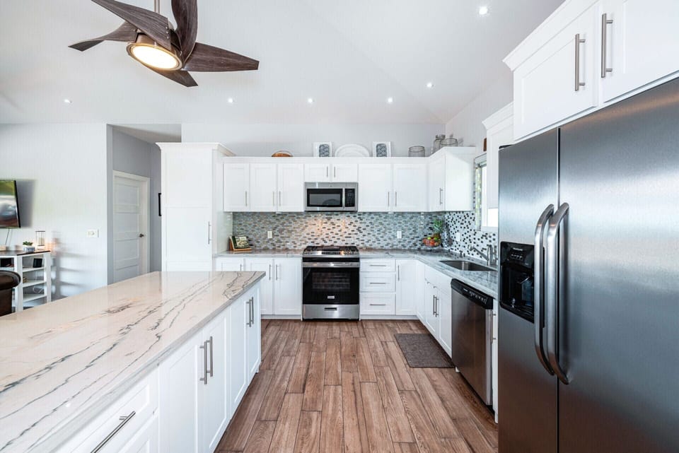 Experience a well-equipped kitchen designed for culinary enthusiasts