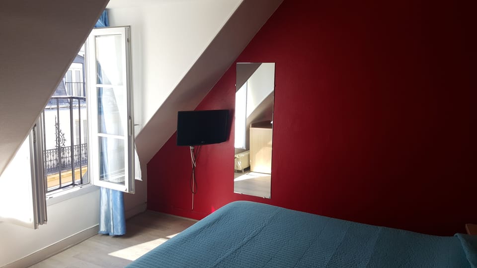 Single Room (Shower) | In-room safe, desk, iron/ironing board, free WiFi