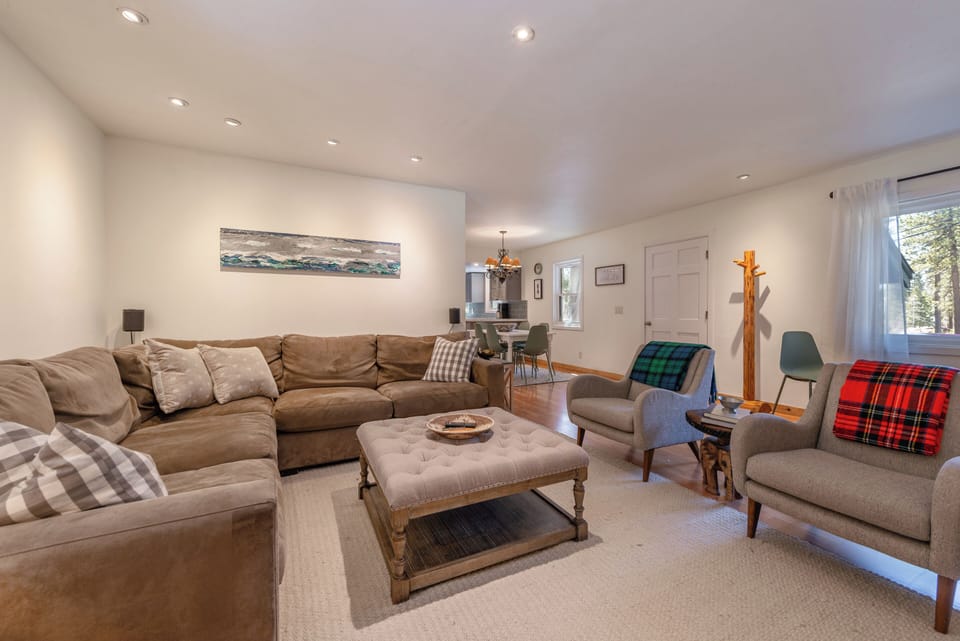 Flat-screen TV, fireplace