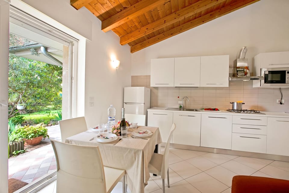 Family House, Multiple Bedrooms (Sara’s Garden Home) | Private kitchen | Fridge, microwave, stovetop, dishwasher