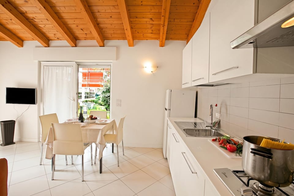 Family House, Multiple Bedrooms (Sara’s Garden Home) | Private kitchen | Fridge, microwave, stovetop, dishwasher
