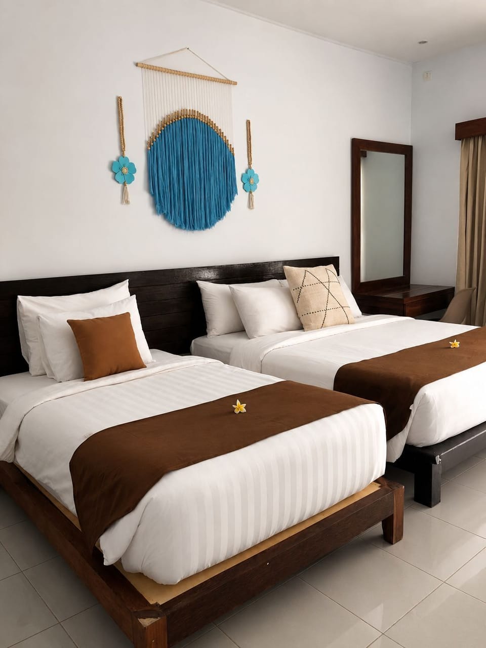 Family Triple Room | Desk, WiFi (free), bed sheets